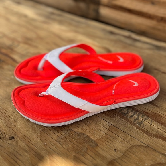 NIKE | Women's Solarsoft Comfort Thong Bright Crimson/White 10 - Picture 3 of 7
